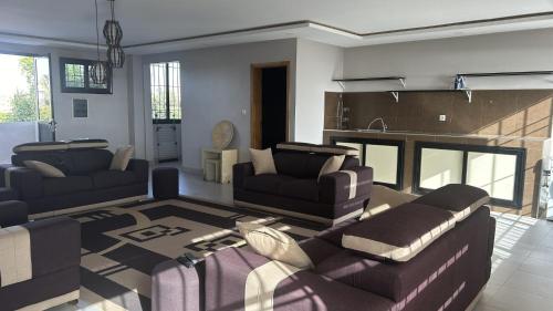 共用Lounge/電視區, VILLA AVEC PISCINE à NGAPAROU à 1 MIN DE LA PLAGE A PIED (VILLA AVEC PISCINE a NGAPAROU a 1 MIN DE LA PLAGE A PIED) in 恩加帕魯 共用Lounge/電視區, VILLA AVEC PISCINE à NGAPAROU à 1 MIN DE LA PLAGE A PIED (VILLA AVEC PISCINE a NGAPAROU a 1 MIN DE LA PLAGE A PIED) in 恩加帕魯
