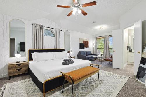 Modern Comforts & Classic Charm w Pool 5BD in ฟอสซิล ครีก Modern Comforts & Classic Charm w Pool 5BD in ฟอสซิล ครีก