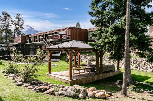 Balcony/terrace, Tonquin Inn in Jasper (AB) Balcony/terrace, Tonquin Inn in Jasper (AB)