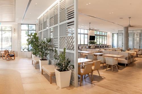 Restaurant, Holiday Inn Express and Suites Sunshine Coast By IHG in Sunshine Coast Restaurant, Holiday Inn Express and Suites Sunshine Coast By IHG in Sunshine Coast