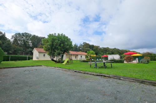 L'Enclos avec Piscine et Clim in Savignac-les-Eglises L'Enclos avec Piscine et Clim in Savignac-les-Eglises