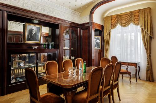 Møterom / ballsal, Carlsbad Plaza Medical Spa & Wellness hotel in Karlovy Vary Møterom / ballsal, Carlsbad Plaza Medical Spa & Wellness hotel in Karlovy Vary