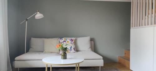 Kodikas juuri remontoitu yksiö keskustassa (Kodikas juuri remontoitu yksio keskustassa) in แฮมีนลินนา Kodikas juuri remontoitu yksiö keskustassa (Kodikas juuri remontoitu yksio keskustassa) in แฮมีนลินนา