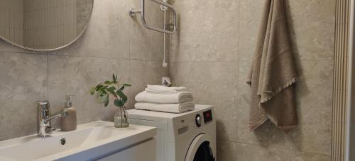 ห้องน้ำ, Kodikas juuri remontoitu yksiö keskustassa (Kodikas juuri remontoitu yksio keskustassa) in แฮมีนลินนา ห้องน้ำ, Kodikas juuri remontoitu yksiö keskustassa (Kodikas juuri remontoitu yksio keskustassa) in แฮมีนลินนา