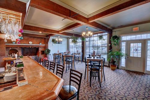 ผับ/เลาจน์, Colonial Motel and Spa in แบตเทิลโบโร (VT) ผับ/เลาจน์, Colonial Motel and Spa in แบตเทิลโบโร (VT)