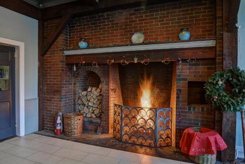 ห้องอาหาร, Colonial Motel and Spa in แบตเทิลโบโร (VT) ห้องอาหาร, Colonial Motel and Spa in แบตเทิลโบโร (VT)