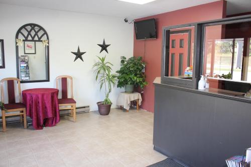 Buitenkant, Bancroft Inn & Suites in Bancroft (ON) Buitenkant, Bancroft Inn & Suites in Bancroft (ON)