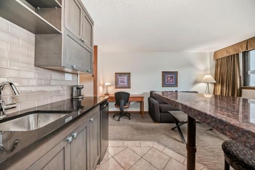 Jasper Inn & Suites in Jasper (AB) Jasper Inn & Suites in Jasper (AB)