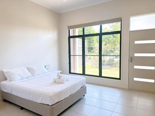 Theme Park Retreat Coomera 5 Beds Villa in Coomera Theme Park Retreat Coomera 5 Beds Villa in Coomera
