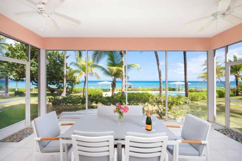 Northern Lights 5 - Family-Friendly Condo with Shared Pool, Great Snorkeling in Grand Cayman Northern Lights 5 - Family-Friendly Condo with Shared Pool, Great Snorkeling in Grand Cayman