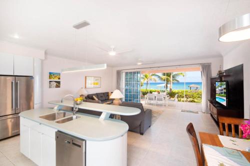 Northern Lights 5 - Family-Friendly Condo with Shared Pool, Great Snorkeling in Grand Cayman Northern Lights 5 - Family-Friendly Condo with Shared Pool, Great Snorkeling in Grand Cayman