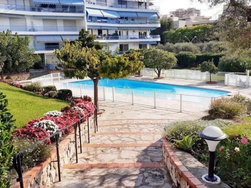 Appartement avec terrasse, piscine et garage à 400m plage