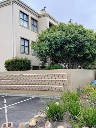 Spacious 2-Bedroom Apartment, Your Home Away from Home