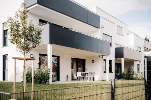 Large Loft-Style 140qm Apartment Terrace & Parking