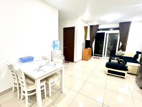 Apartament (54 m²) w okolicy Quan Sau z 1 sypialnią/ami i 1 łazienką/ami (The Western Capital 1 Bedroom) in Dzielnica 6. Apartament (54 m²) w okolicy Quan Sau z 1 sypialnią/ami i 1 łazienką/ami (The Western Capital 1 Bedroom) in Dzielnica 6.