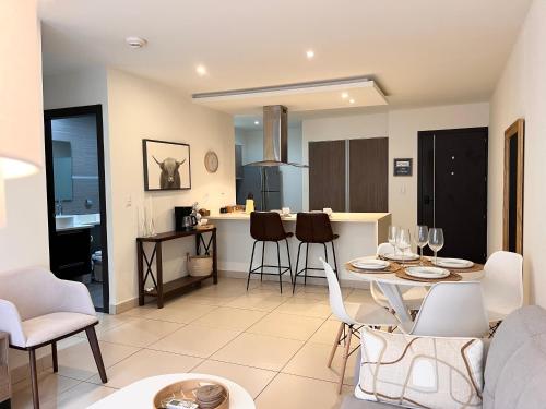 CR MARIPOSA RENTALS SANTA ANA RIVERPARK 2 BR, 2BH, Pool, Gym, WALK EVERYWHERE in 圣安娜 CR MARIPOSA RENTALS SANTA ANA RIVERPARK 2 BR, 2BH, Pool, Gym, WALK EVERYWHERE in 圣安娜