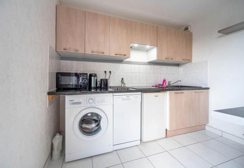Kitchen, L Idylle Royale de Chatenoy Proche A6 Parking Facile et securise in Champforgeuil Kitchen, L Idylle Royale de Chatenoy Proche A6 Parking Facile et securise in Champforgeuil