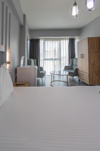 ไลซา สวีท โฮเทล (Liza Suit Hotel) in เอยูป ไลซา สวีท โฮเทล (Liza Suit Hotel) in เอยูป