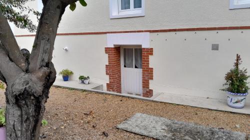 Kert, Studio indépendant avec jardin (Studio independant avec jardin) in Saint-Cyr-sur-Loire Kert, Studio indépendant avec jardin (Studio independant avec jardin) in Saint-Cyr-sur-Loire