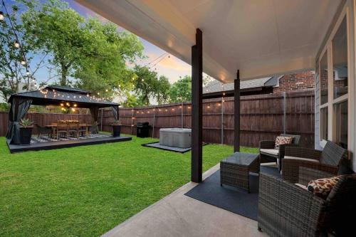 Highland Cottage Central Huge Yard HOT TUB in University Park Highland Cottage Central Huge Yard HOT TUB in University Park