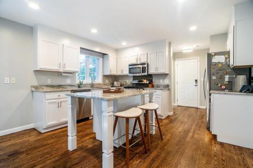 Beautiful South shore Hidden Gem next to Train Station Boston Louisiana Grill in Randolph Beautiful South shore Hidden Gem next to Train Station Boston Louisiana Grill in Randolph