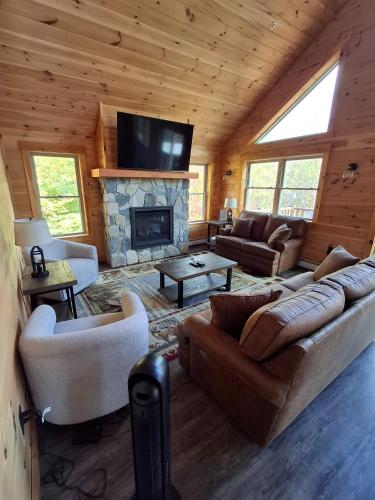 Scoot Cabin - Dogs Welcome! in Carrabassett Valley (ME) Scoot Cabin - Dogs Welcome! in Carrabassett Valley (ME)