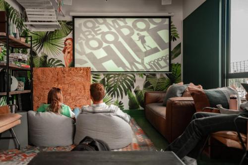 Shared lounge/TV area, LyLo Queenstown in Queenstown Shared lounge/TV area, LyLo Queenstown in Queenstown