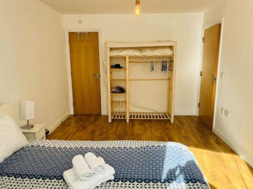 Bright and calm apartment - Watford