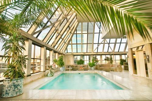 泳池, 聖地亞哥公園廣場酒店 (Park Plaza Santiago) in 伯伊萊海爾庫拉內 泳池, 聖地亞哥公園廣場酒店 (Park Plaza Santiago) in 伯伊萊海爾庫拉內