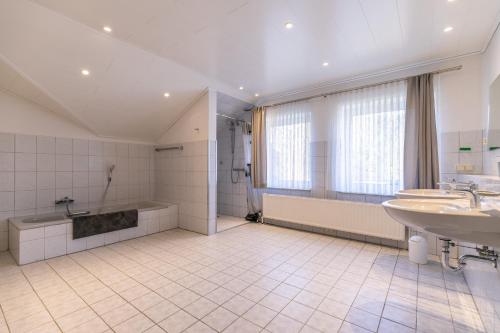 حمام, F47 - Handwerkerwohnung in Lunden حمام, F47 - Handwerkerwohnung in Lunden