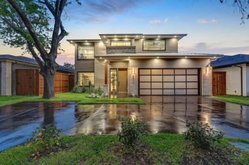 New. The Sunset Villa. Centrally located. Pool. Game Room. in University Park New. The Sunset Villa. Centrally located. Pool. Game Room. in University Park