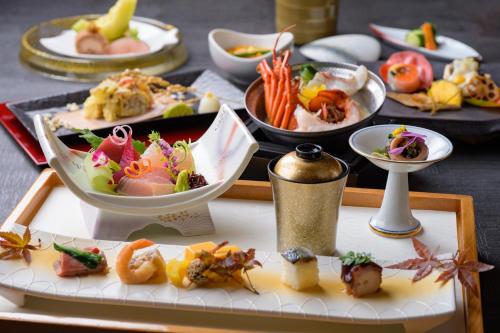 Food and beverages, Toba Hotel International Shiojitei in Toba Food and beverages, Toba Hotel International Shiojitei in Toba