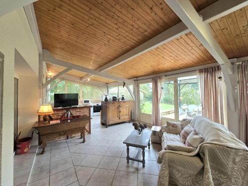 Gite avec grand parc, clim et Wifi, proche commerces, dans le Parc Naturel Perigord Limousin - FR-1- in Saint-Jory-de-Chalais Gite avec grand parc, clim et Wifi, proche commerces, dans le Parc Naturel Perigord Limousin - FR-1- in Saint-Jory-de-Chalais