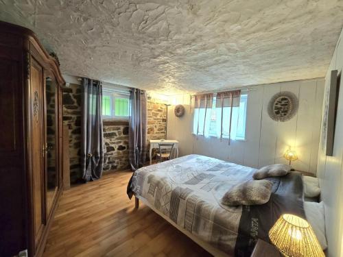 Gite avec grand parc, clim et Wifi, proche commerces, dans le Parc Naturel Perigord Limousin - FR-1- in Saint-Jory-de-Chalais Gite avec grand parc, clim et Wifi, proche commerces, dans le Parc Naturel Perigord Limousin - FR-1- in Saint-Jory-de-Chalais