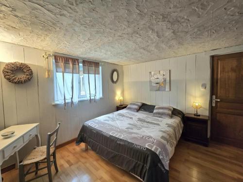 Gite avec grand parc, clim et Wifi, proche commerces, dans le Parc Naturel Perigord Limousin - FR-1- in Saint-Jory-de-Chalais Gite avec grand parc, clim et Wifi, proche commerces, dans le Parc Naturel Perigord Limousin - FR-1- in Saint-Jory-de-Chalais