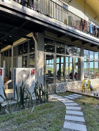鉄木彩虹小屋 in Datong Township 鉄木彩虹小屋 in Datong Township