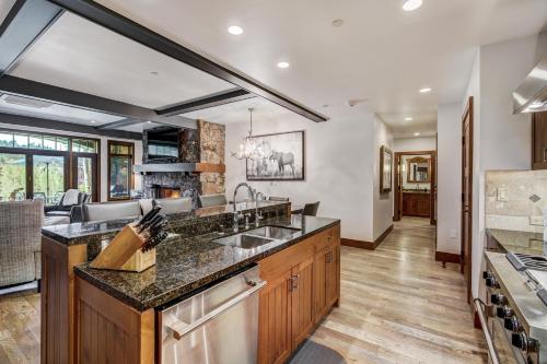 Remodeled 3BR Condo in Bachelor Gulch - Ski in out condo in Avon Remodeled 3BR Condo in Bachelor Gulch - Ski in out condo in Avon