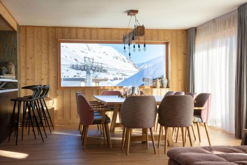 Grandes Rousses Hotel & Spa in L'Alpe d'Huez Grandes Rousses Hotel & Spa in L'Alpe d'Huez