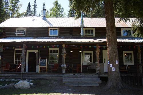 A szálláshely kívülről, Rustic Beaverfoot Lodge in Parson (BC) A szálláshely kívülről, Rustic Beaverfoot Lodge in Parson (BC)