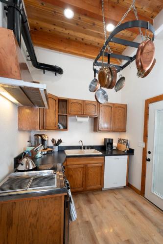 Two Adjacent Cabins near Silverwood with Vintage Ice Cream Parlor & Movie Theater in Blanchard (ID) Two Adjacent Cabins near Silverwood with Vintage Ice Cream Parlor & Movie Theater in Blanchard (ID)