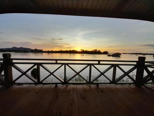 DONDET Vixay Sunset And River View in Muang Khong DONDET Vixay Sunset And River View in Muang Khong