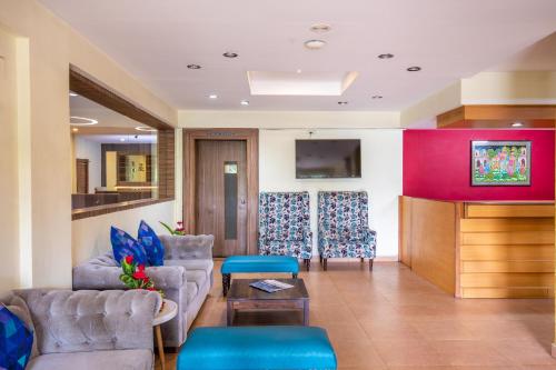 Lobby, Vinayaga Inn by Poppys Ooty near Botanical Gardens Lobby, Vinayaga Inn by Poppys Ooty near Botanical Gardens