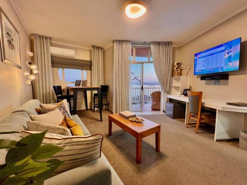 Luderitz Nest Hotel in Luderitz Luderitz Nest Hotel in Luderitz