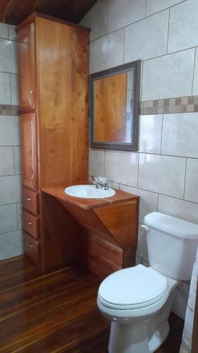 Baño, Barton Creek Unique Resort in Seven Miles El Progresso Baño, Barton Creek Unique Resort in Seven Miles El Progresso