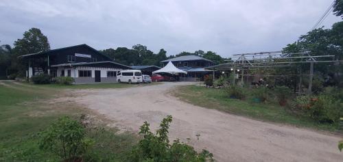 Exterior view, Sukau Village View Stay & Backpackers in Kota Kinabatangan Exterior view, Sukau Village View Stay & Backpackers in Kota Kinabatangan