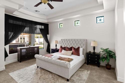 Luxury Mansion, Heated Pool and Spa, Pickleball, Batting Cage, 2 Game Rooms, Speakeasy near Scottsdale repülőtér Luxury Mansion, Heated Pool and Spa, Pickleball, Batting Cage, 2 Game Rooms, Speakeasy near Scottsdale repülőtér