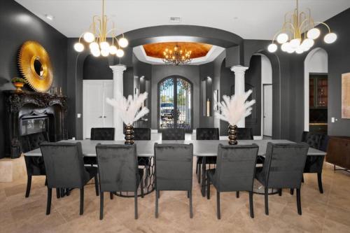 Luxury Mansion, Heated Pool and Spa, Pickleball, Batting Cage, 2 Game Rooms, Speakeasy near Scottsdale repülőtér Luxury Mansion, Heated Pool and Spa, Pickleball, Batting Cage, 2 Game Rooms, Speakeasy near Scottsdale repülőtér