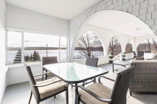 2-Unit House, big Lake Winnisquam views - Sleeps 13 in Тилтон 2-Unit House, big Lake Winnisquam views - Sleeps 13 in Тилтон
