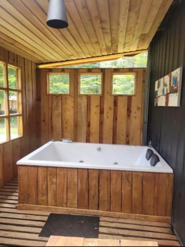 جاكوزي, RIO Lodge in Caburgua جاكوزي, RIO Lodge in Caburgua