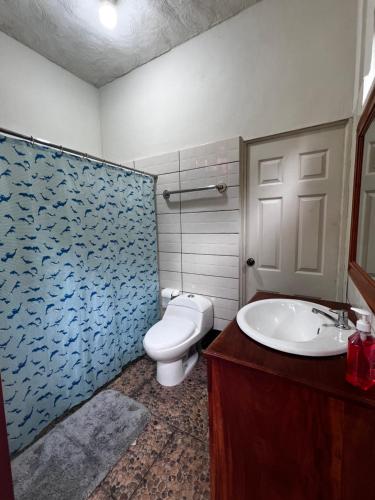 샤워실, Ibania Hostal in 라 리베르타드 샤워실, Ibania Hostal in 라 리베르타드